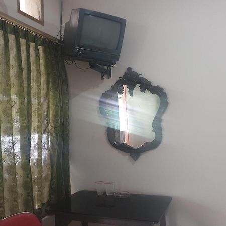 Oyo Life 2090 Ratna Backpacker Syariah Hotel Probolinggo Exterior foto