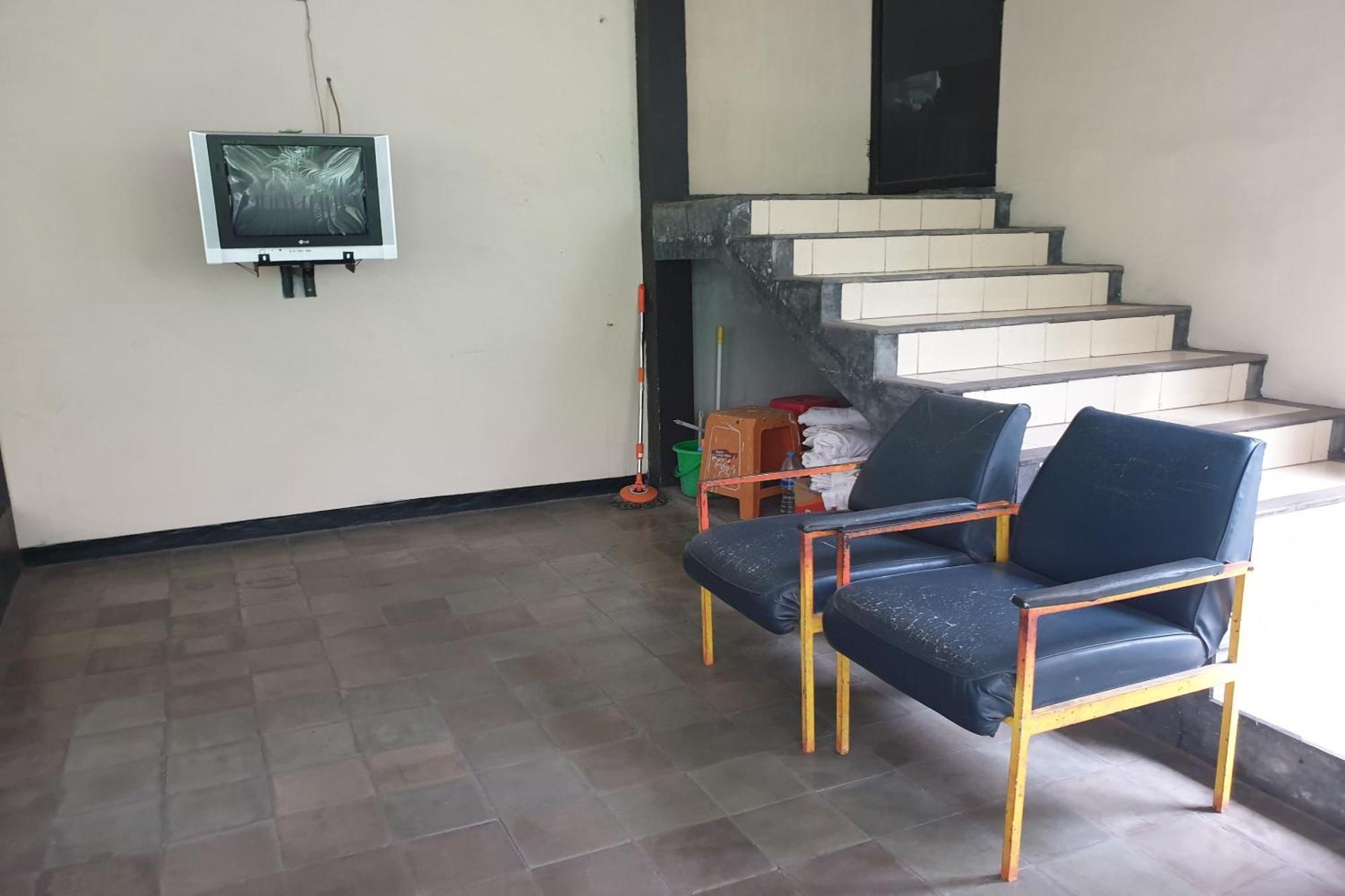 Oyo Life 2090 Ratna Backpacker Syariah Hotel Probolinggo Exterior foto