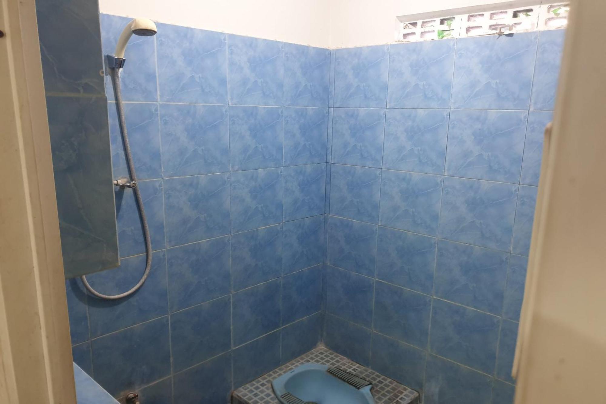 Oyo Life 2090 Ratna Backpacker Syariah Hotel Probolinggo Exterior foto
